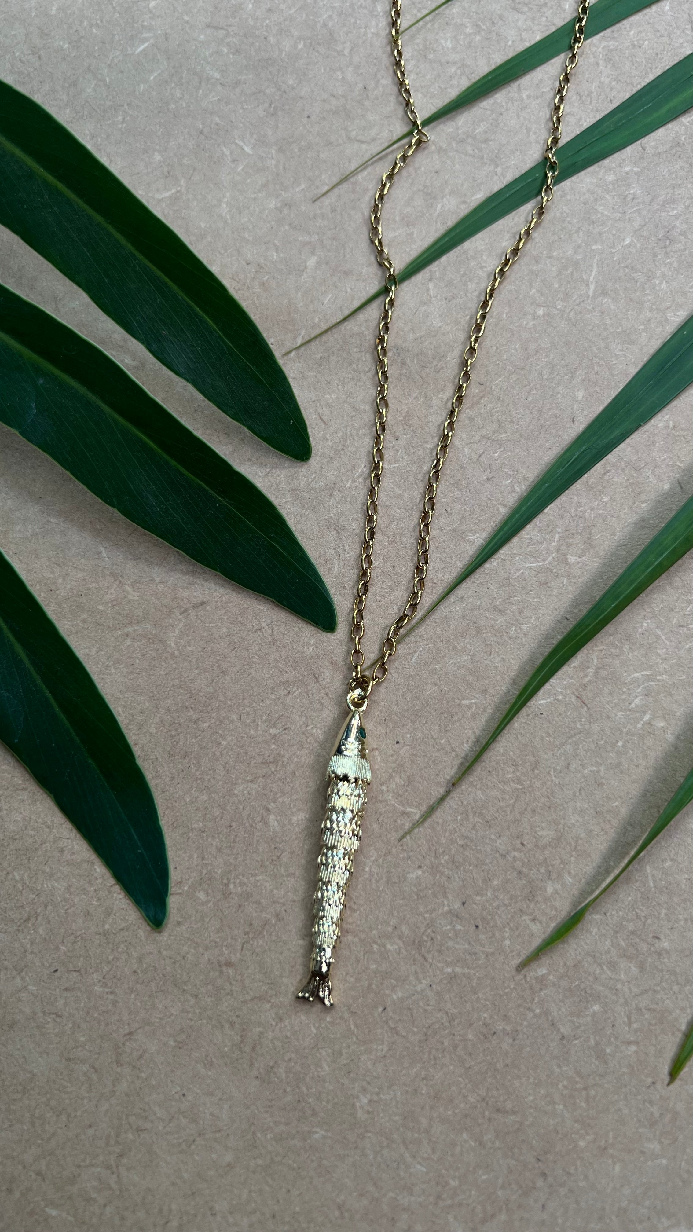 COLLAR LARGO