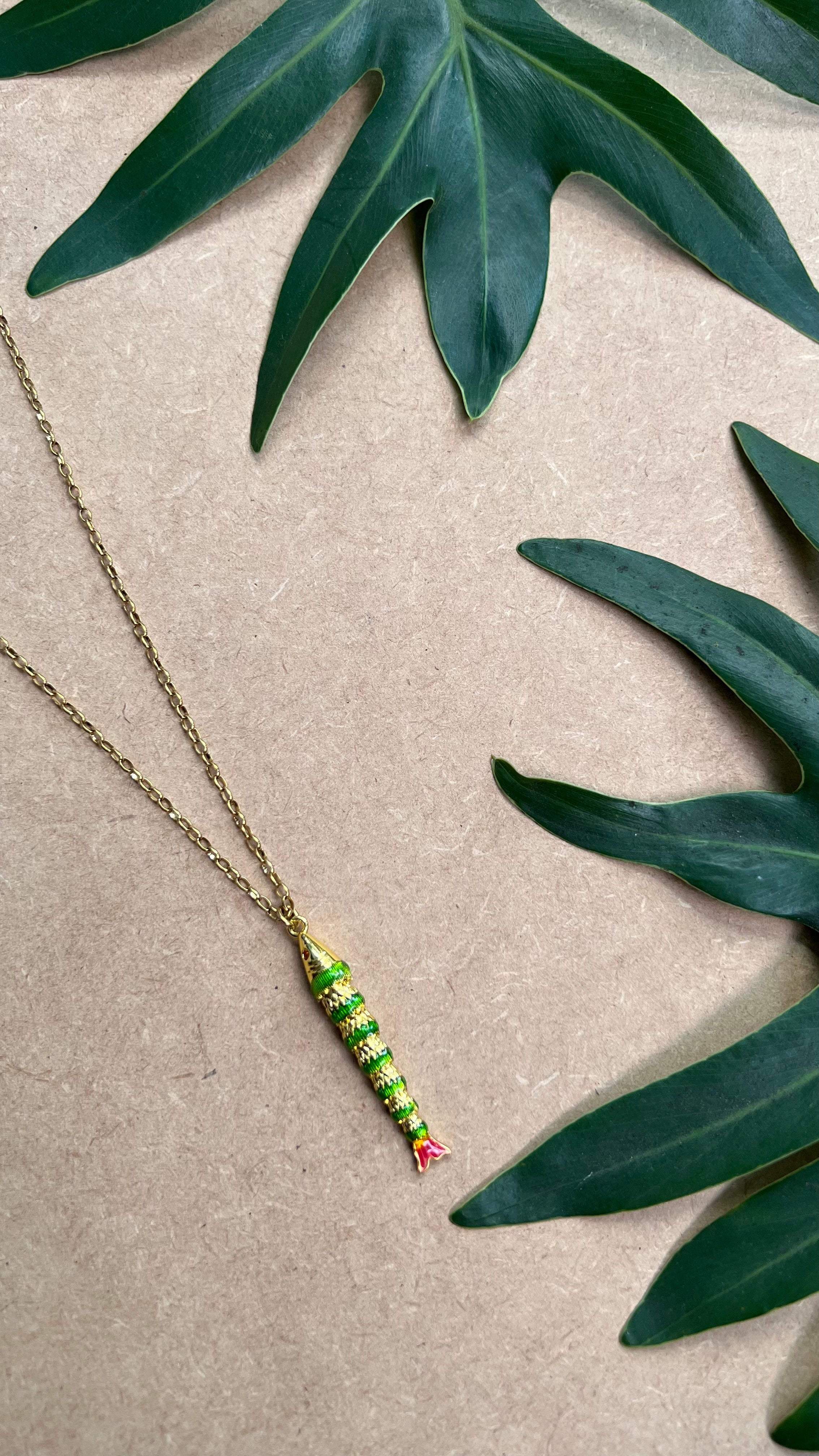 COLLAR LARGO