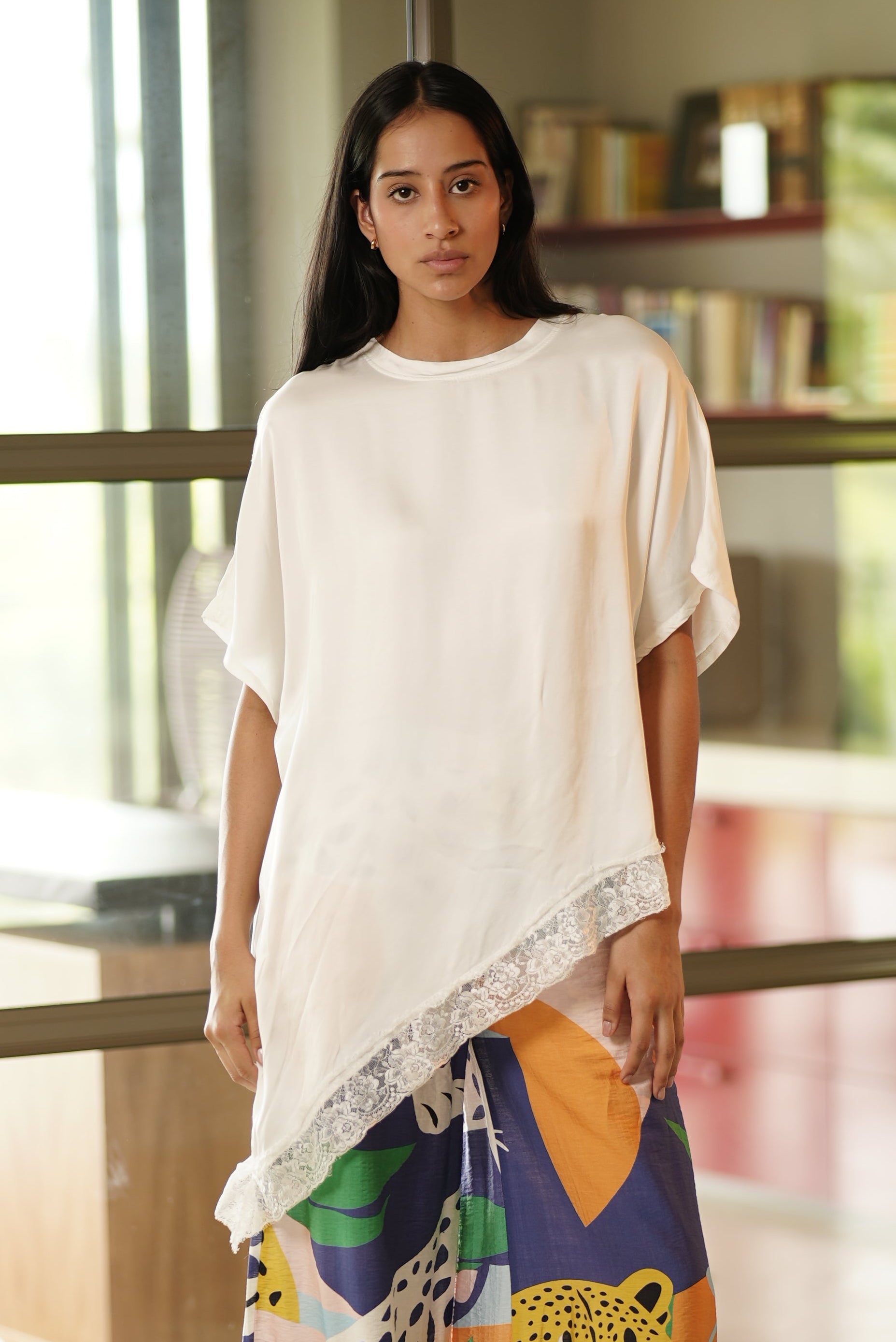 BLUSA ASIMETRICA ENCAJE