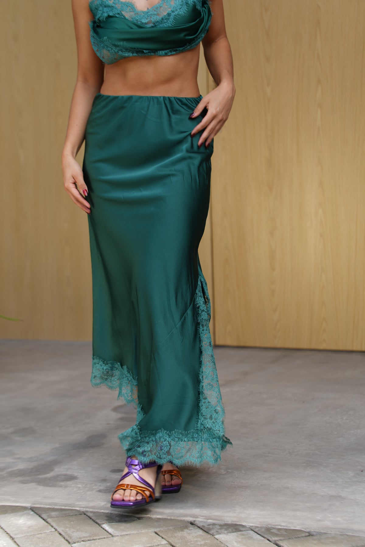 FALDA SATEN DENTELLE