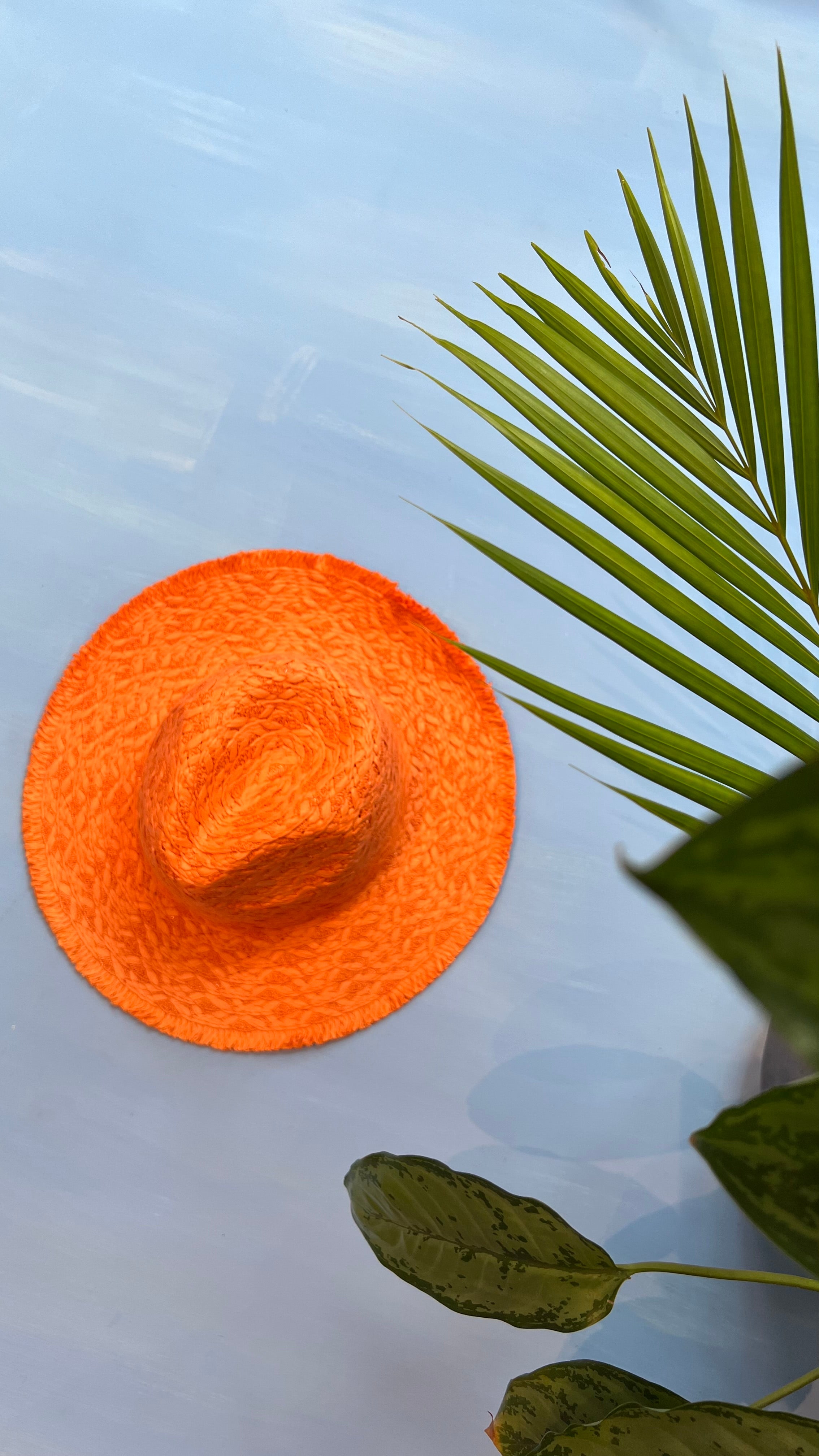 SOMBRERO NARANJA Y LILA