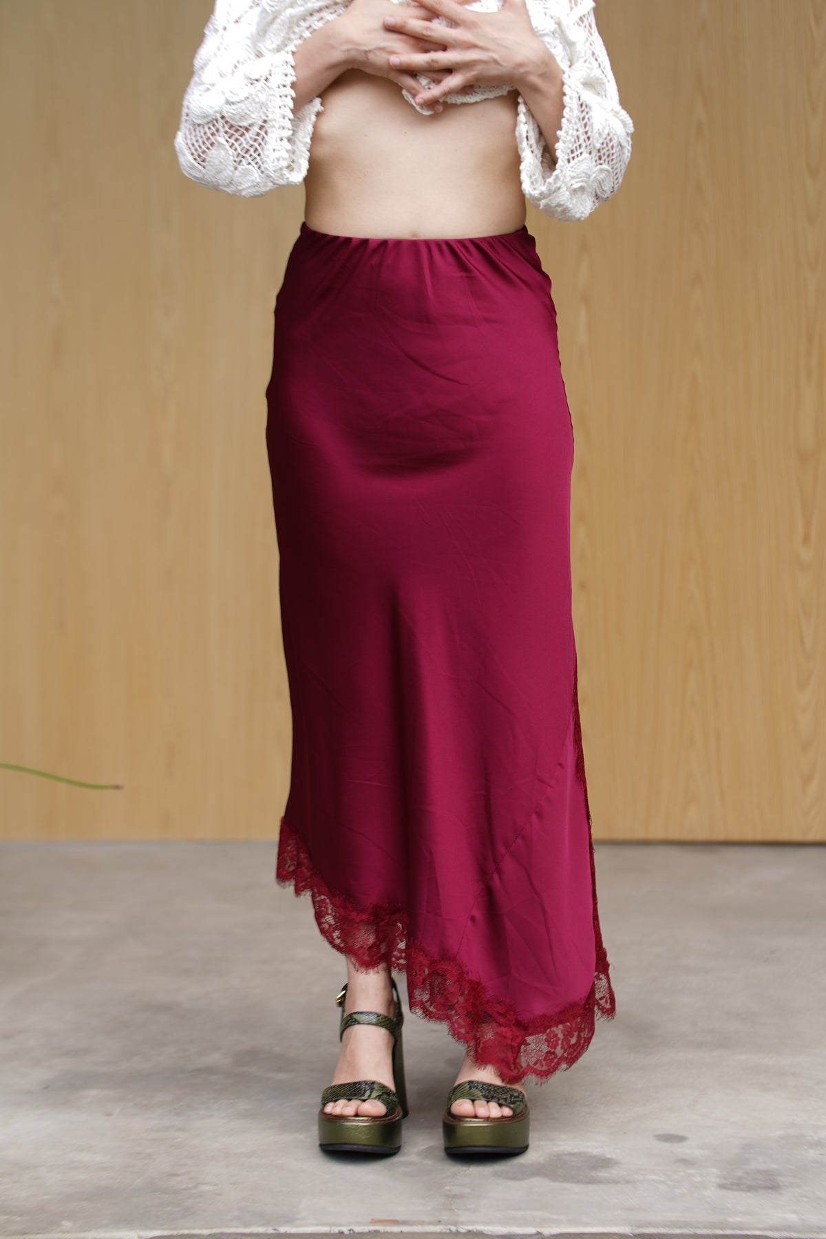 FALDA SATEN DENTELLE