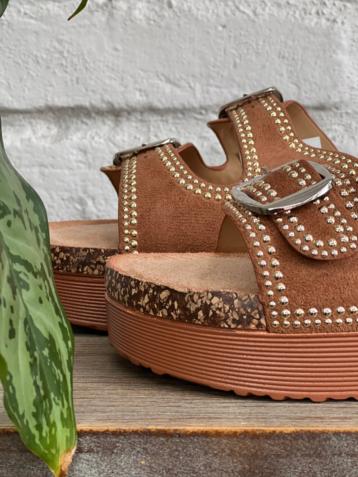 SANDALIAS CAMEL TACHES