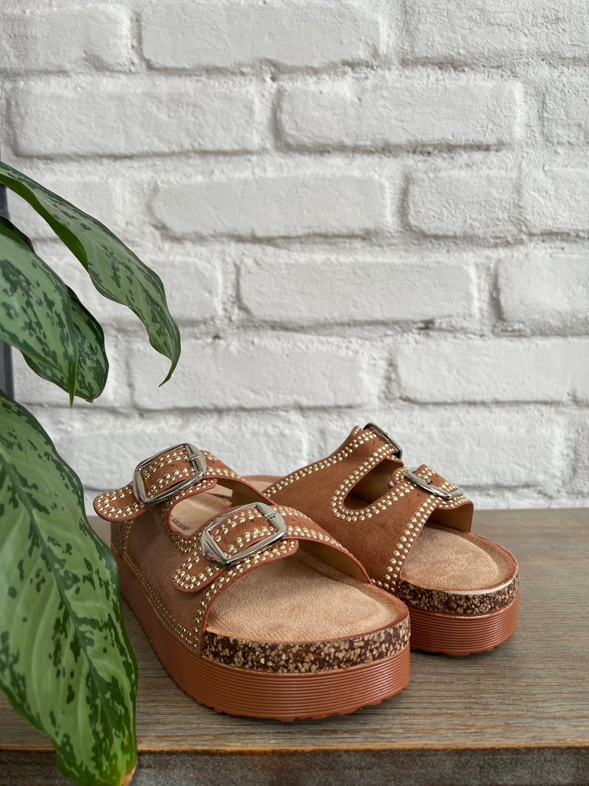 SANDALIAS CAMEL TACHES