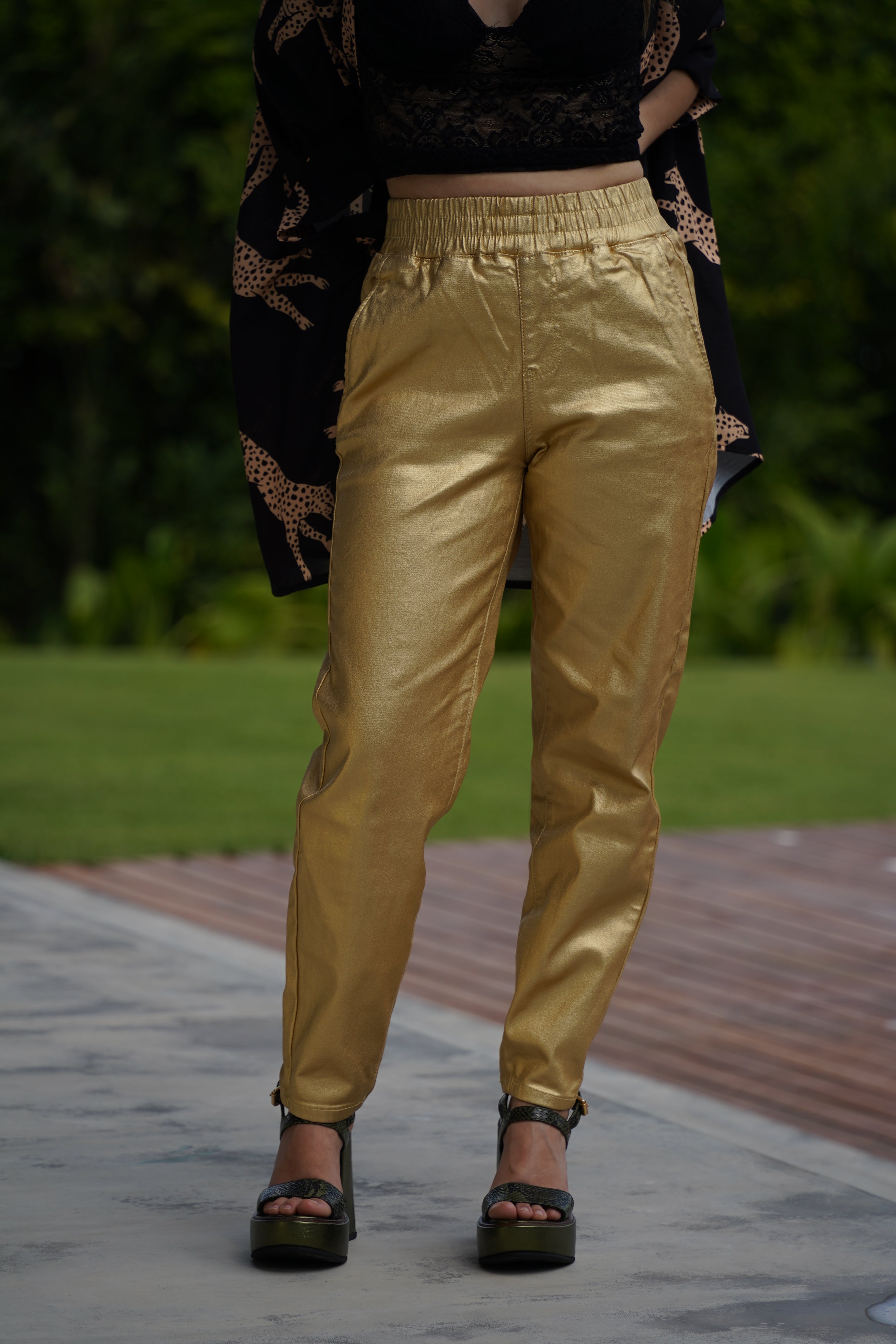 PANTALONES DORADOS
