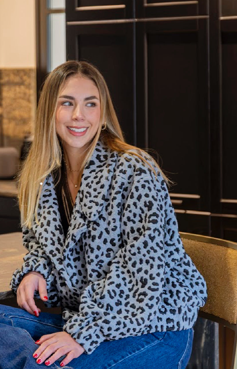CHAQUETA GRIS LEOPARDO