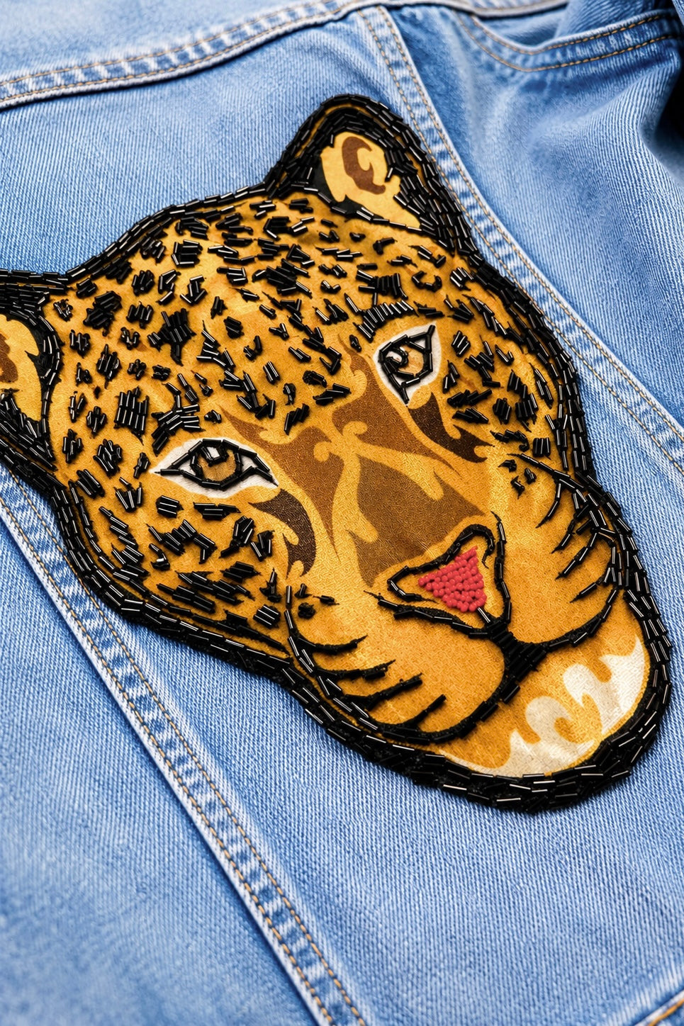 CHAQUETA JEAN BORDADO LEOPARD