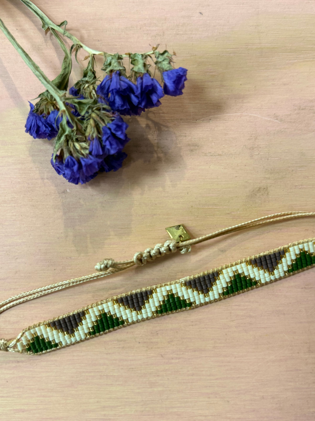 PULSERA TEJIDA MEDIANA