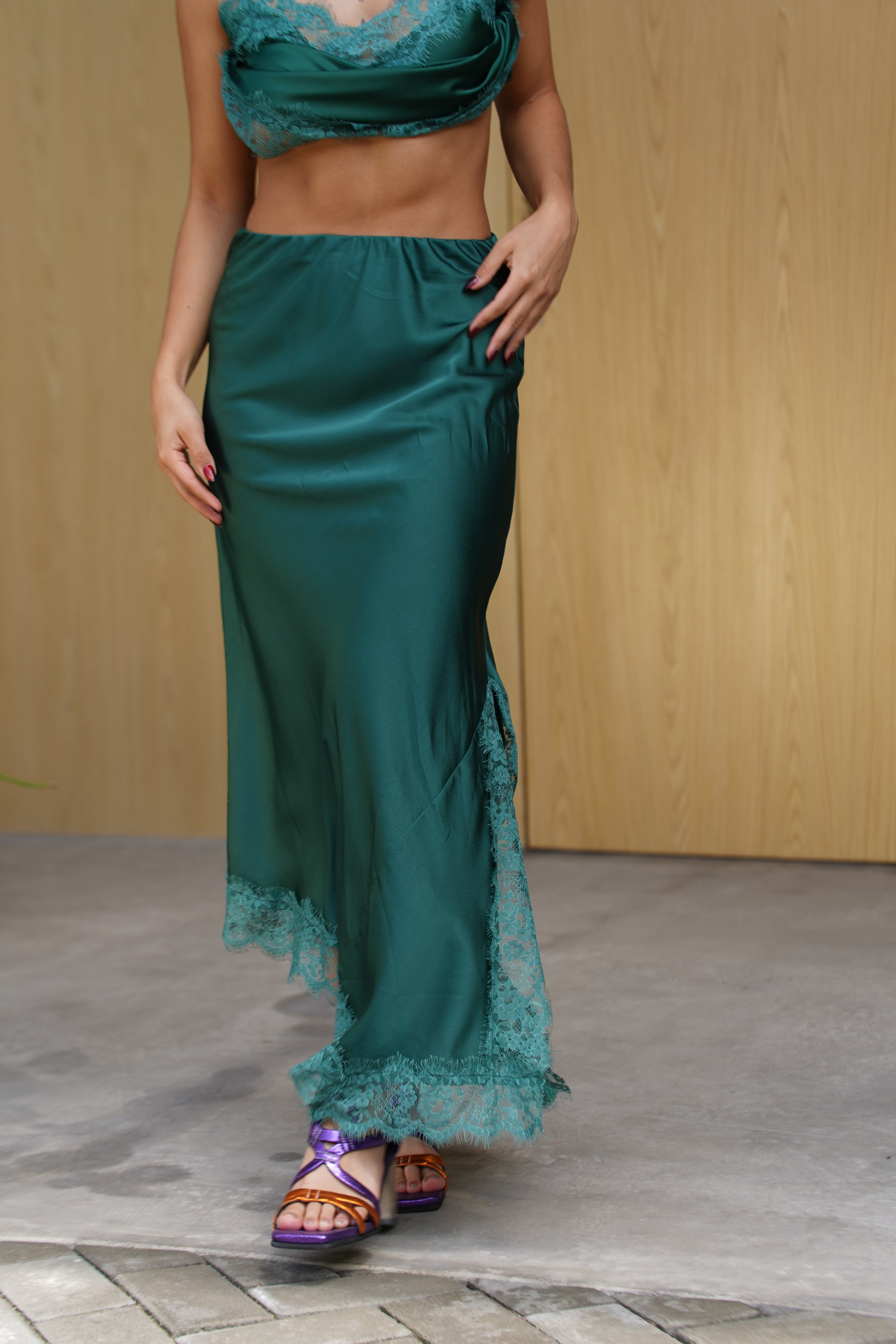 FALDA SATEN DENTELLE