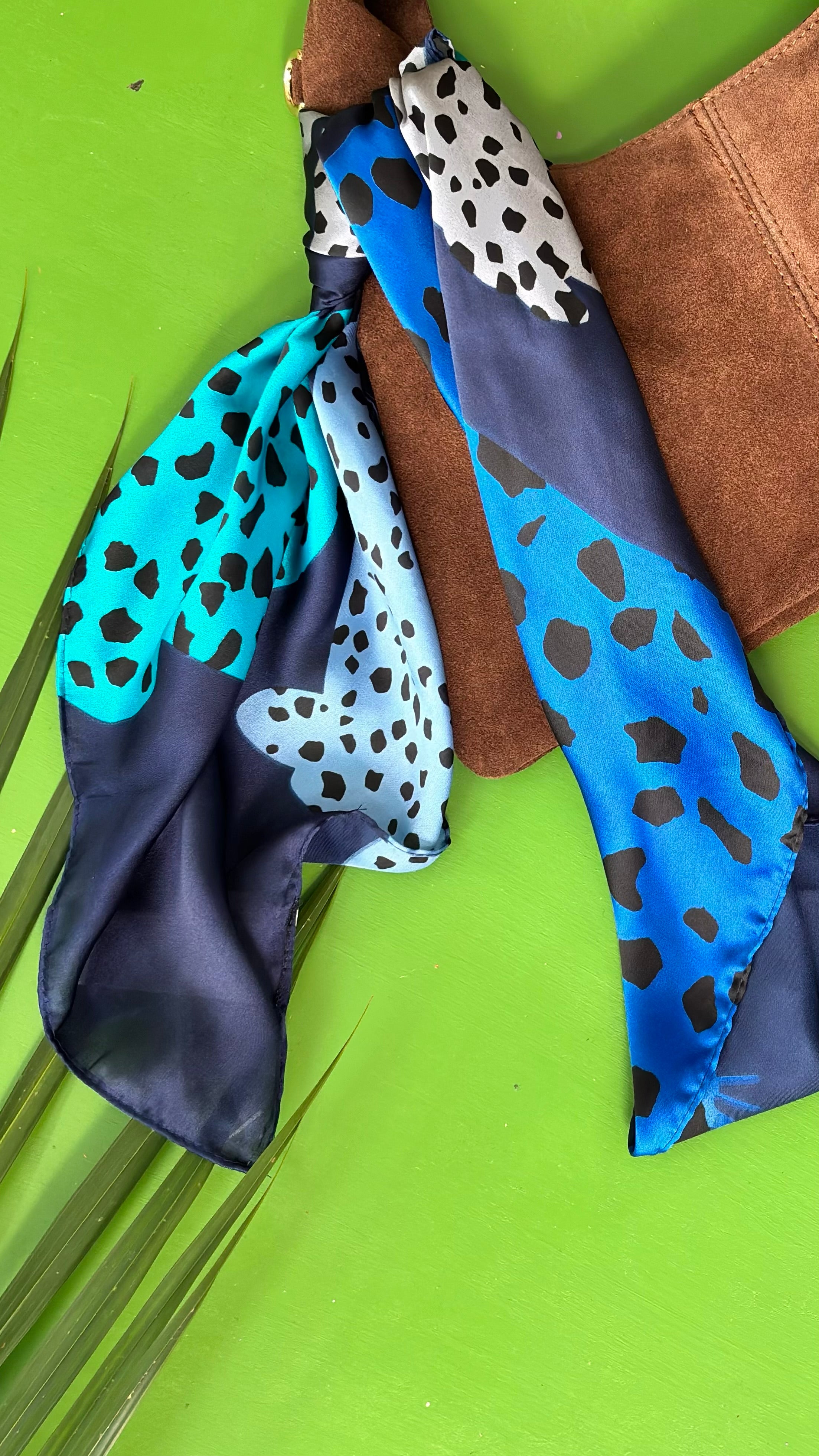 PAÑUELO GERARD PASQUIER 70x70 leopardos azul