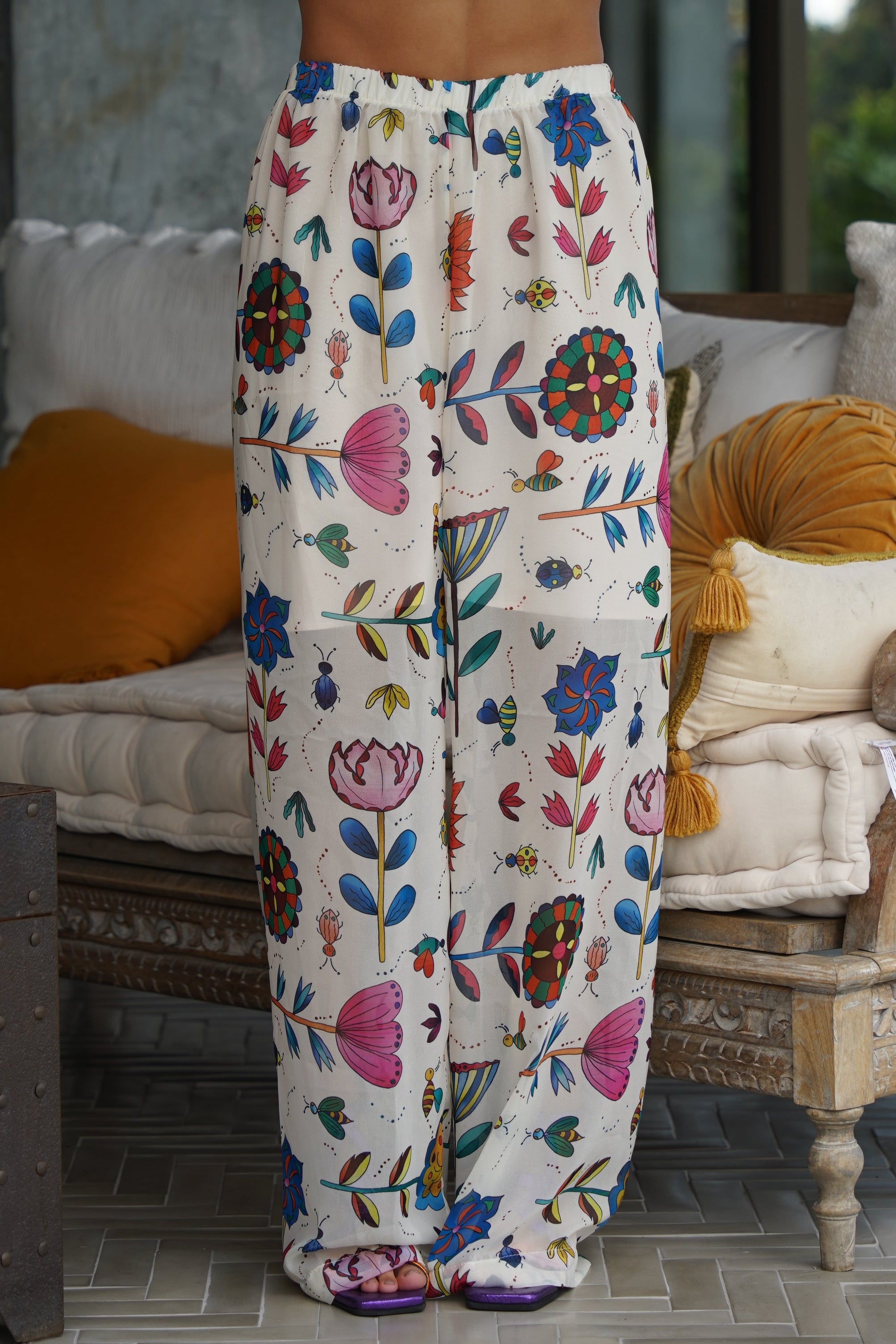 PANTALON BEIGE FLORES