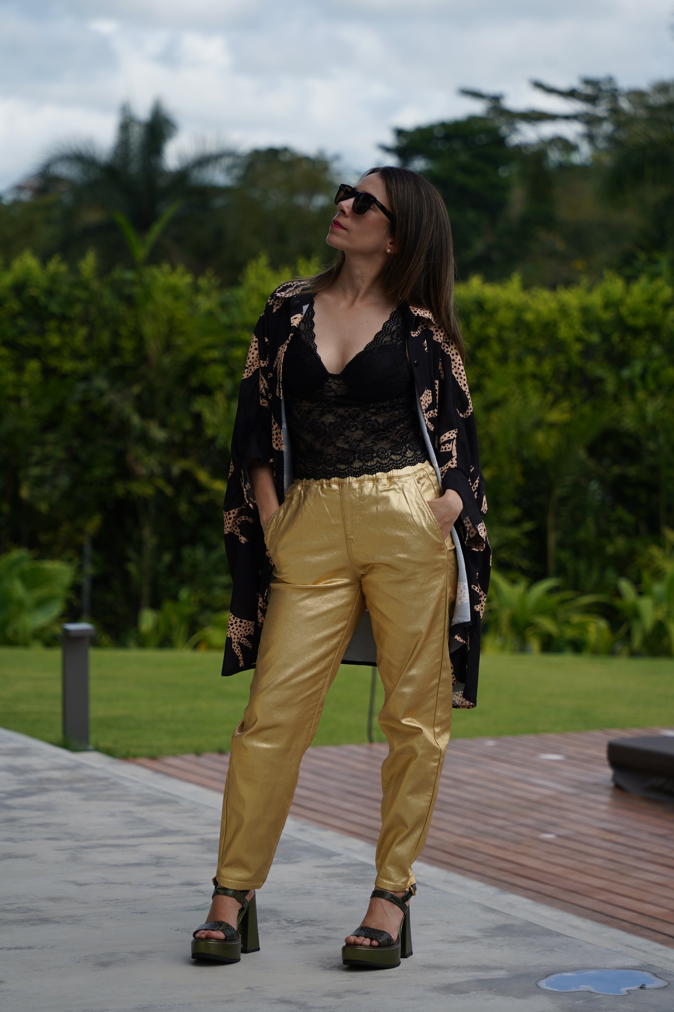 PANTALONES DORADOS