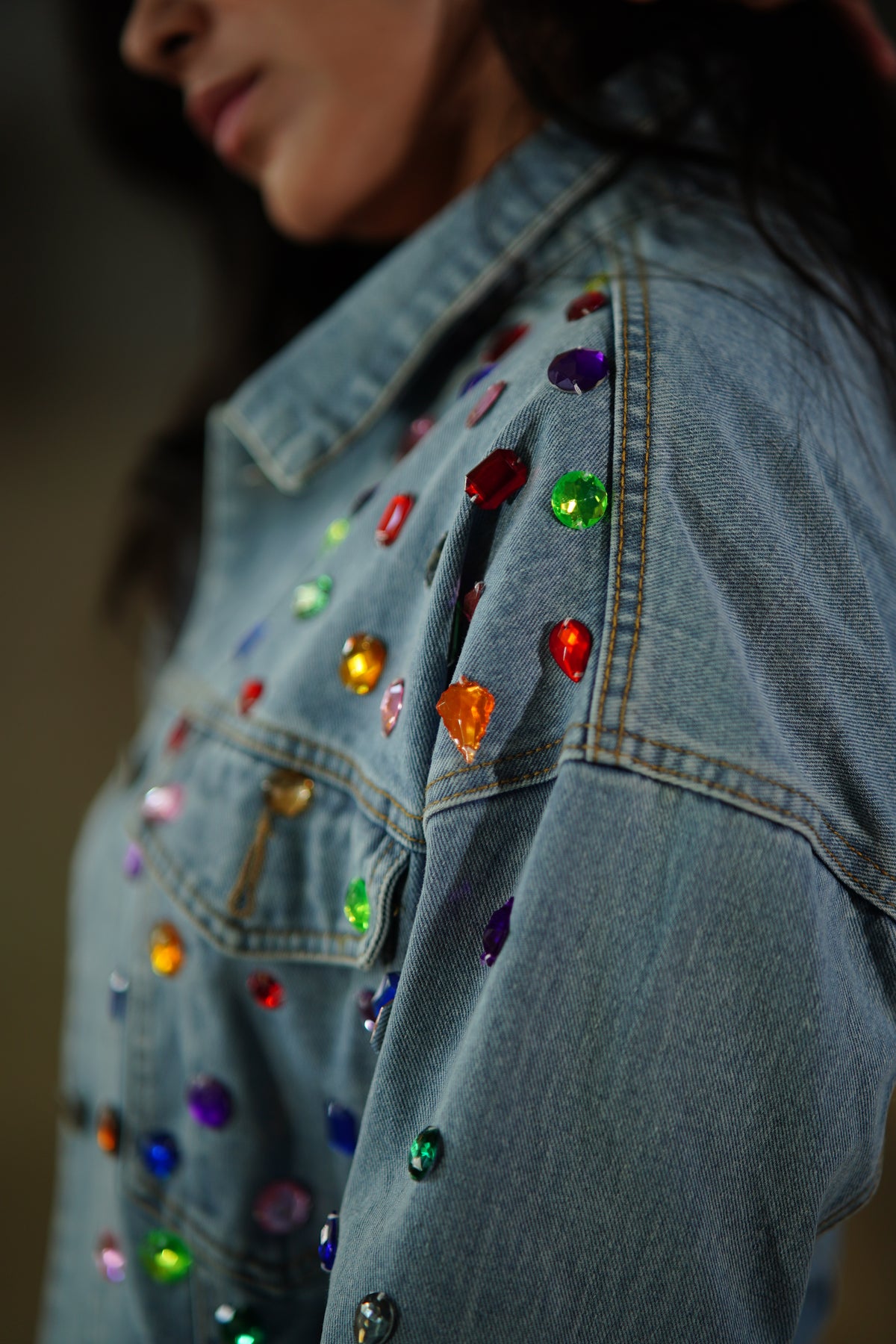 CHAQUETA JEAN APLIQUES